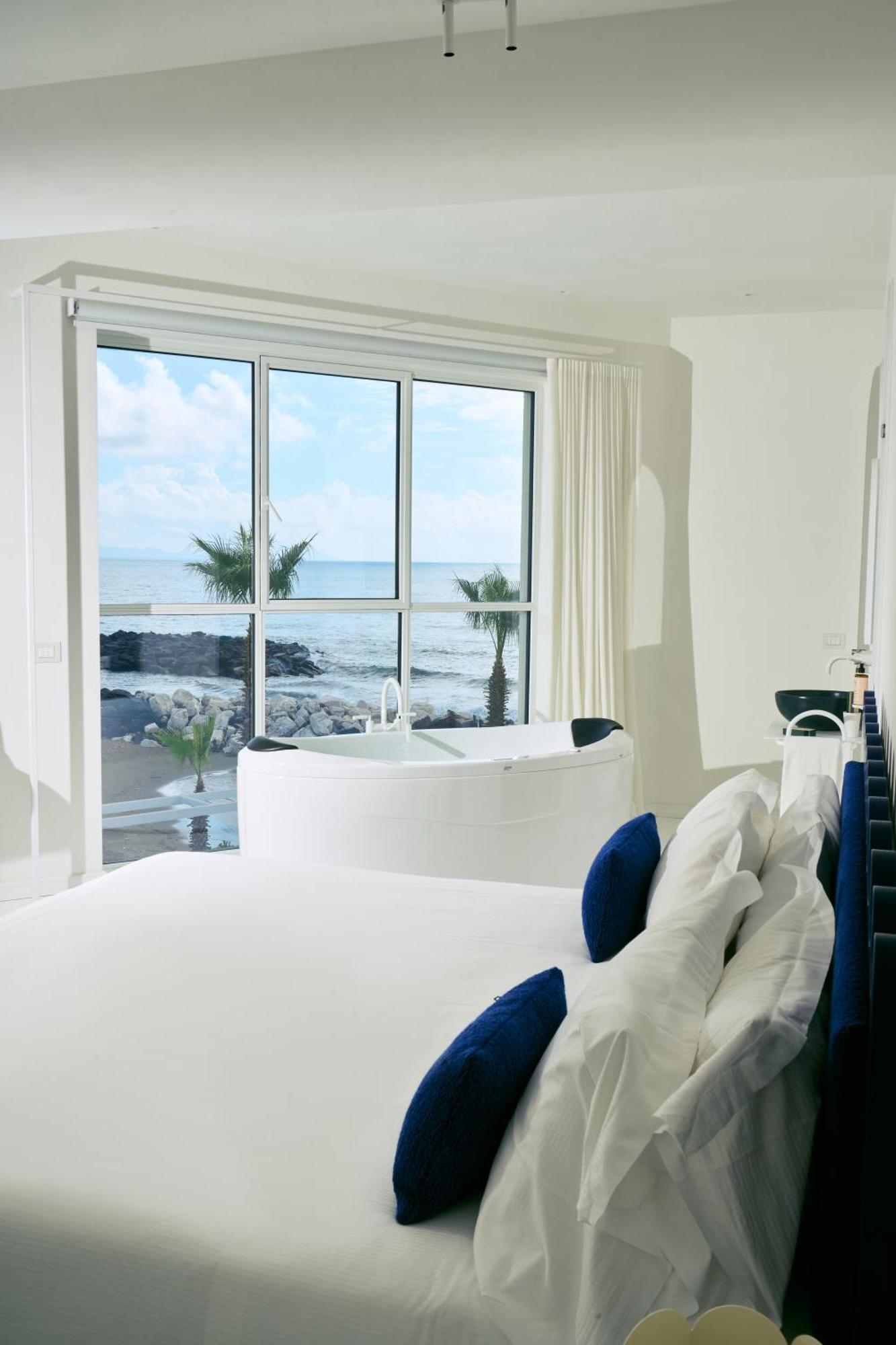 Calea Boutique Hotel Баколи Екстериор снимка