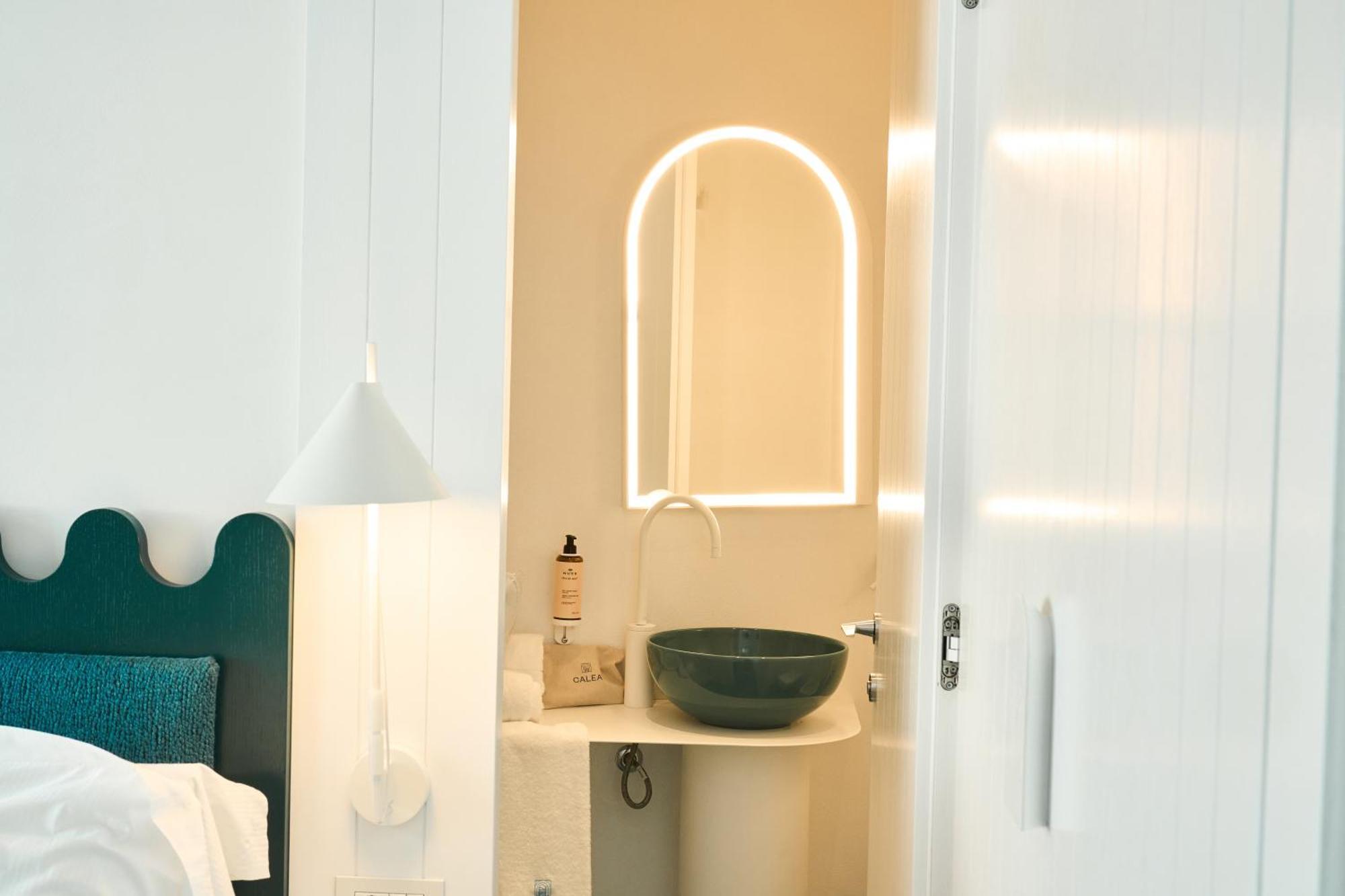 Calea Boutique Hotel Баколи Екстериор снимка