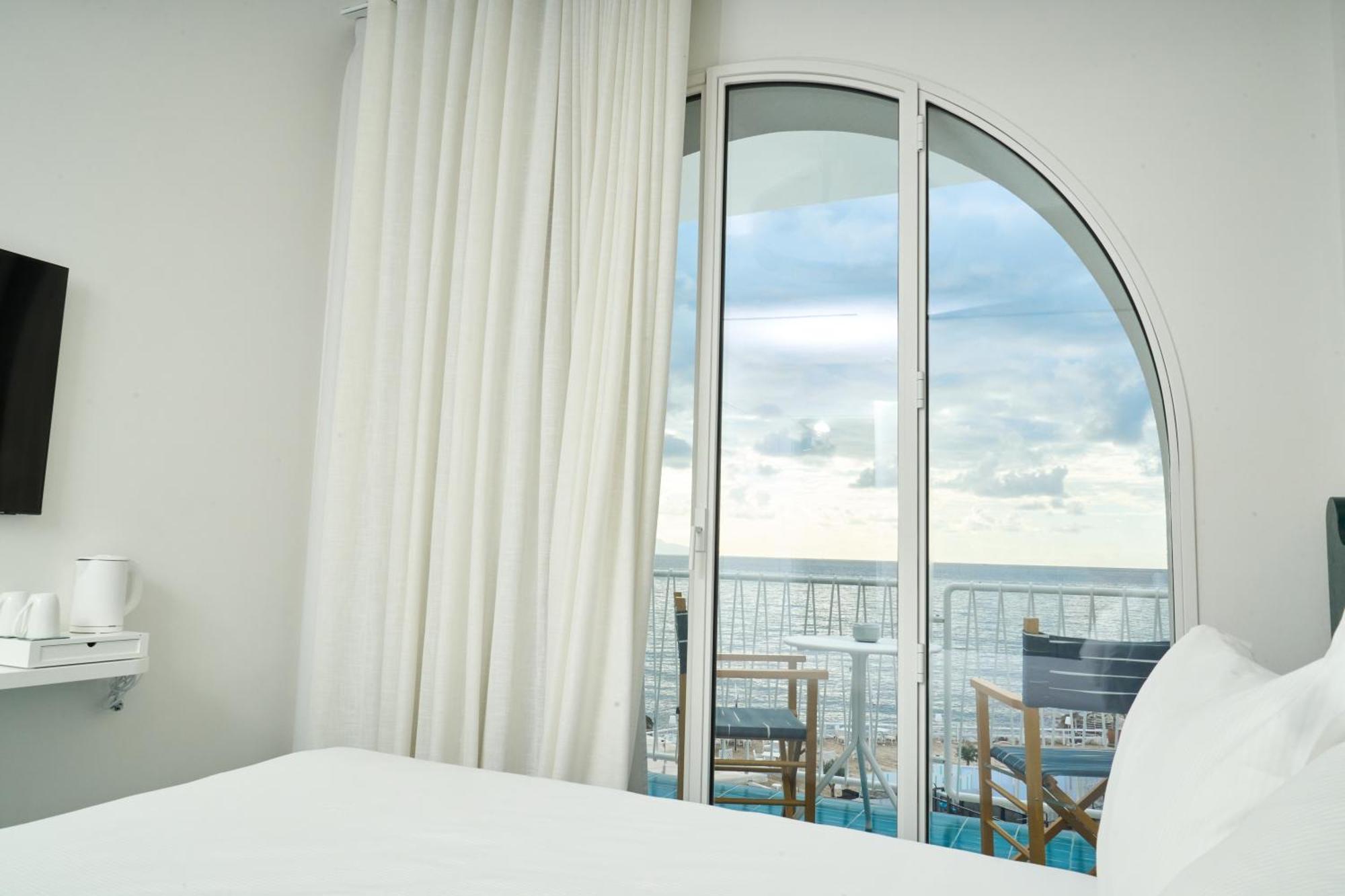 Calea Boutique Hotel Баколи Екстериор снимка