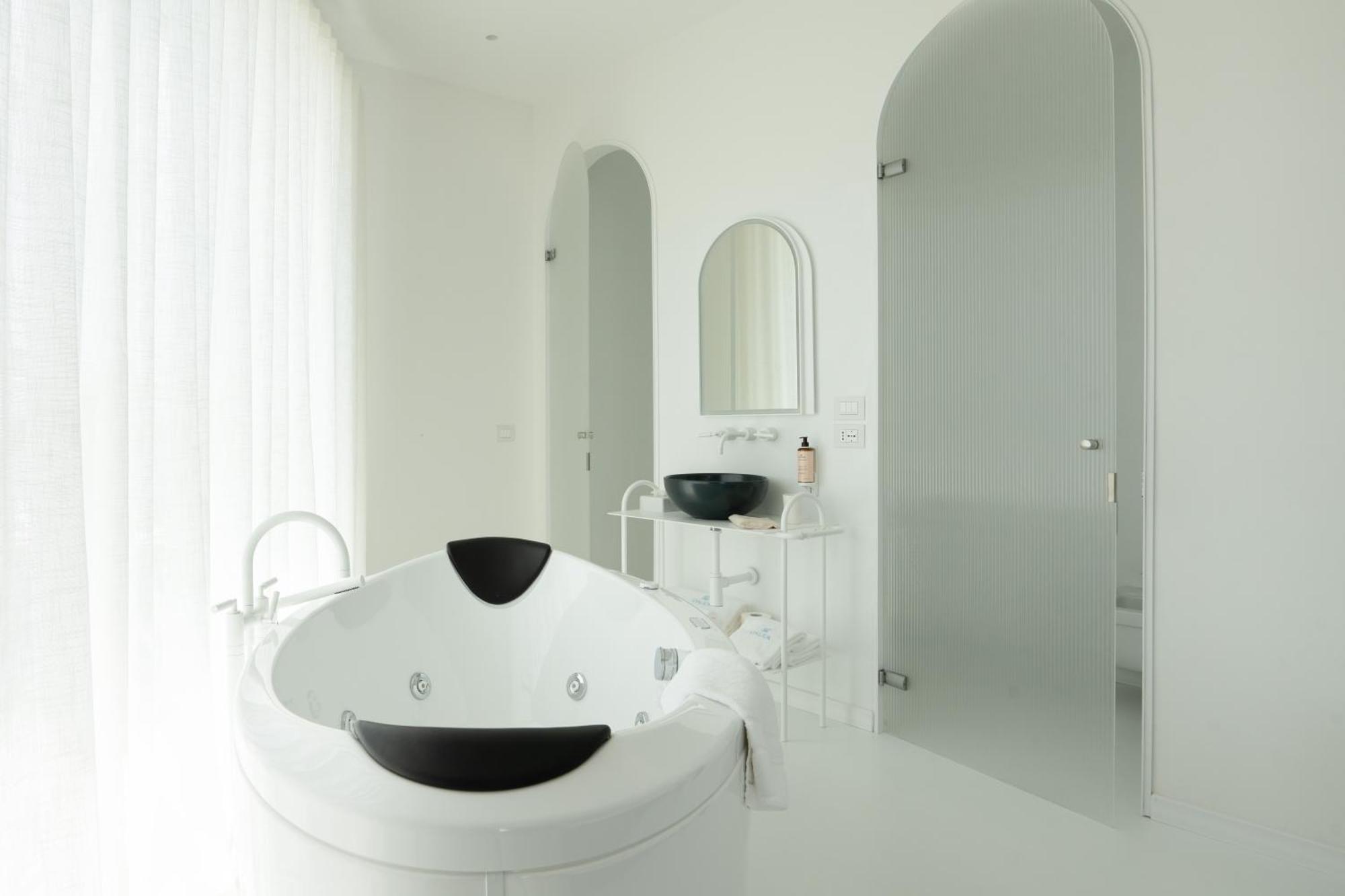 Calea Boutique Hotel Баколи Екстериор снимка